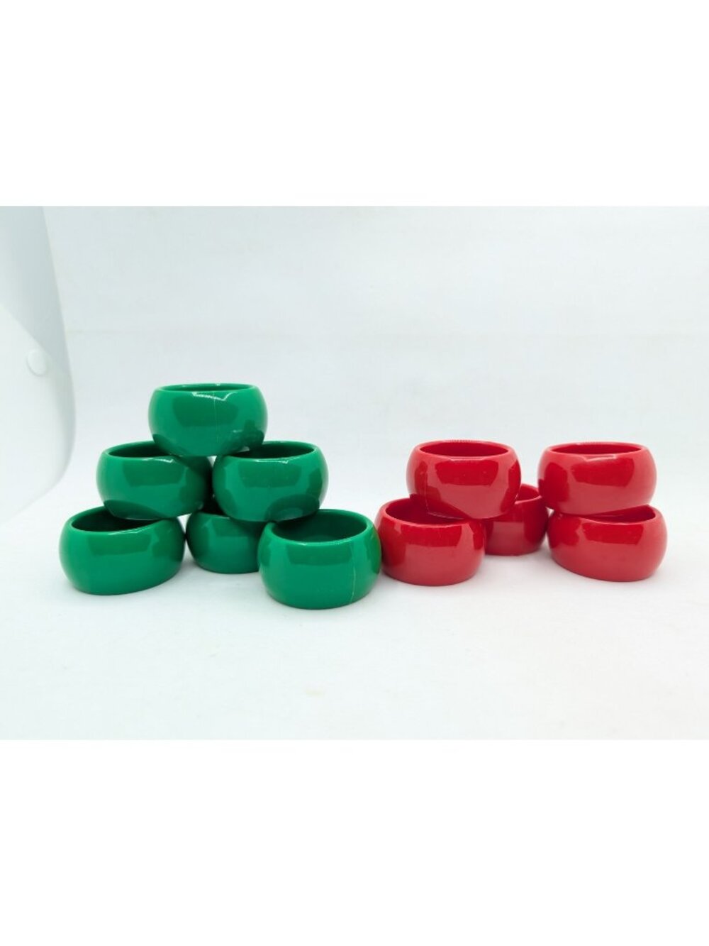 Vintage Napkin Rings Round Acrylic Set Of 11 MCM Modern retro Red Green Xmas